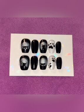 Playful Black & White Cat Paw Press-On Nail Set - Women Makeup Press-On Nails